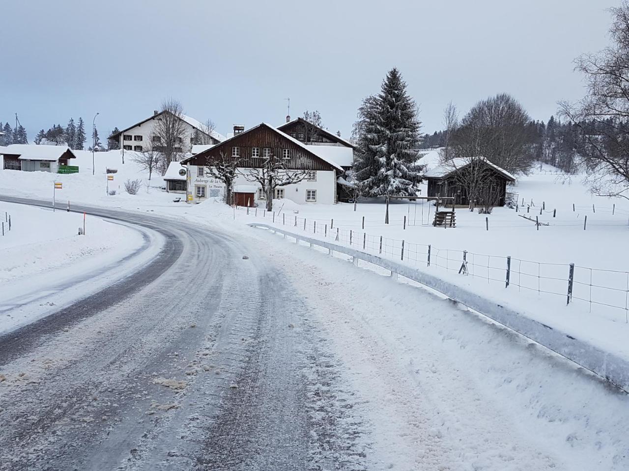 Auberge De La Couronne Saignelégier Eksteriør bilde